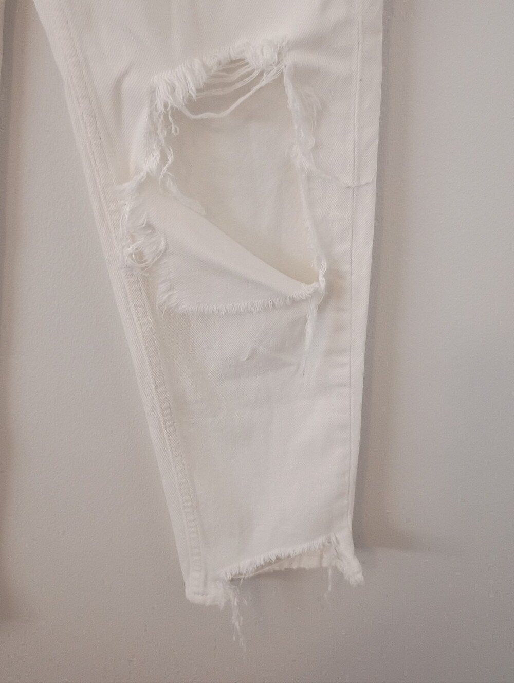 Zara White Distressed Ripped Mom Jeans - Picture 3 of 6
